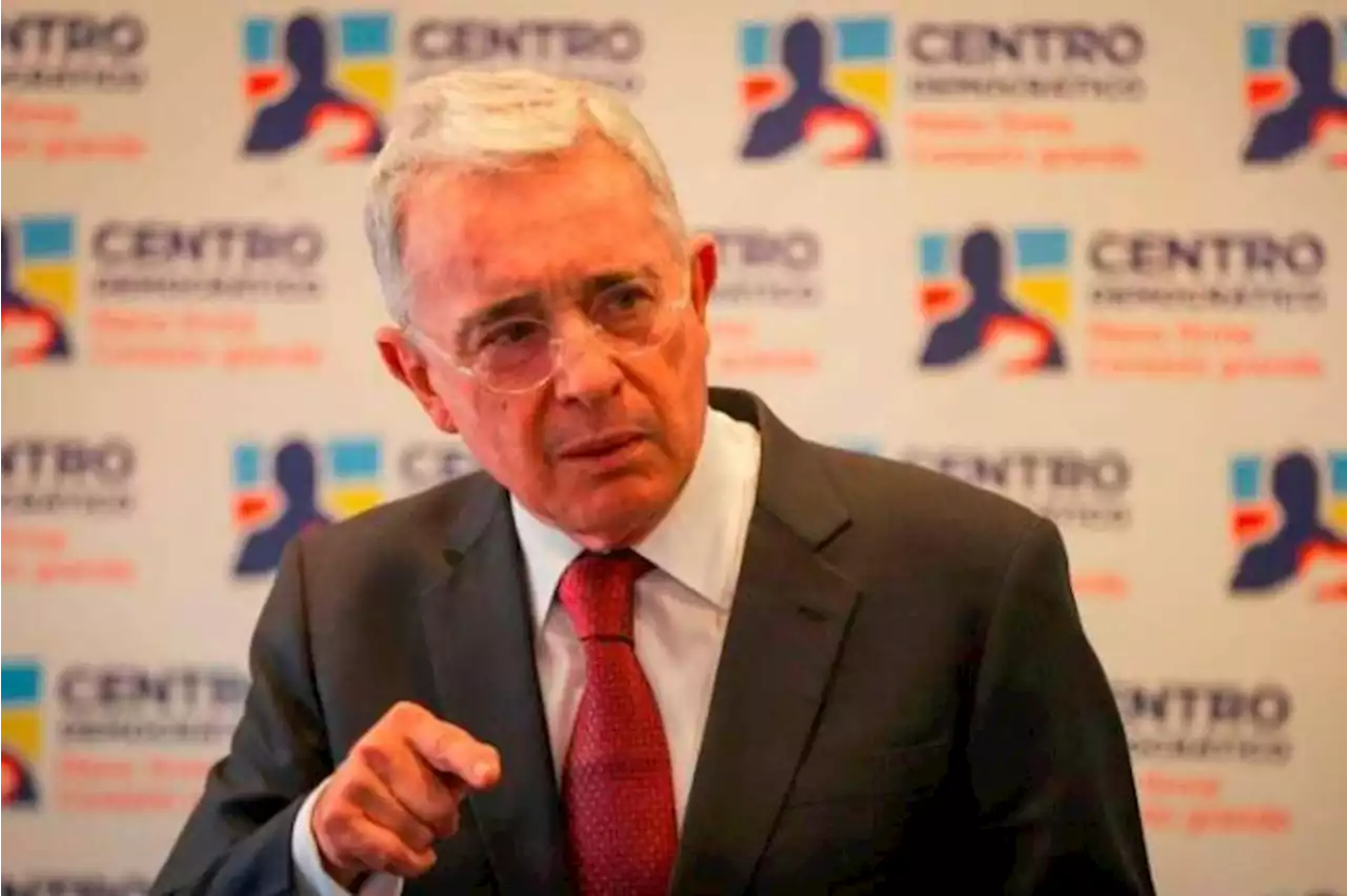 El expresidente Uribe recogerá firmas para llamar a una consulta popular contra reformas de Petro