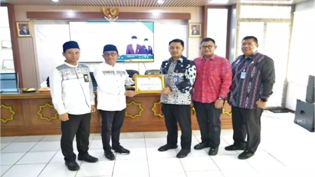 Pelayanan Satu Atap Paspor Jemaah Haji, Imigrasi Tangerang Diganjar Penghargaan Kemenag