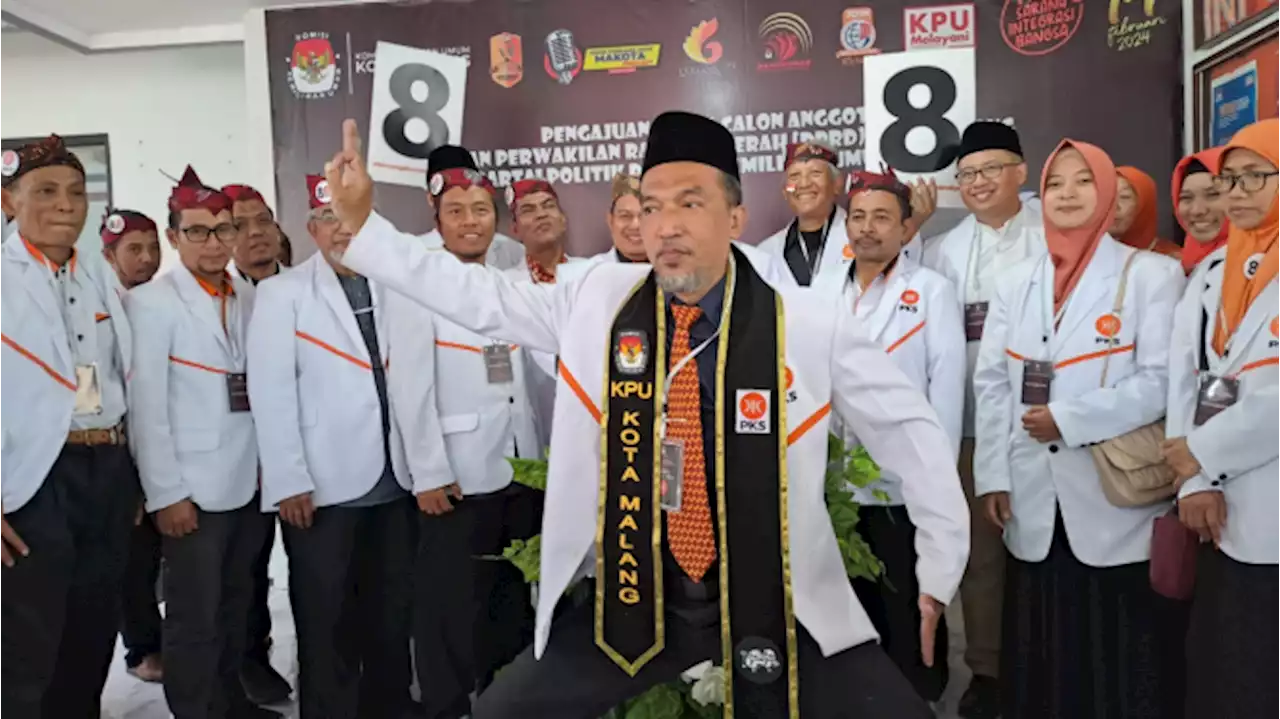 PKS Kota Malang Daftarkan Bacaleg Diiringi Tari Remo dan Gendhing Kebo Giro