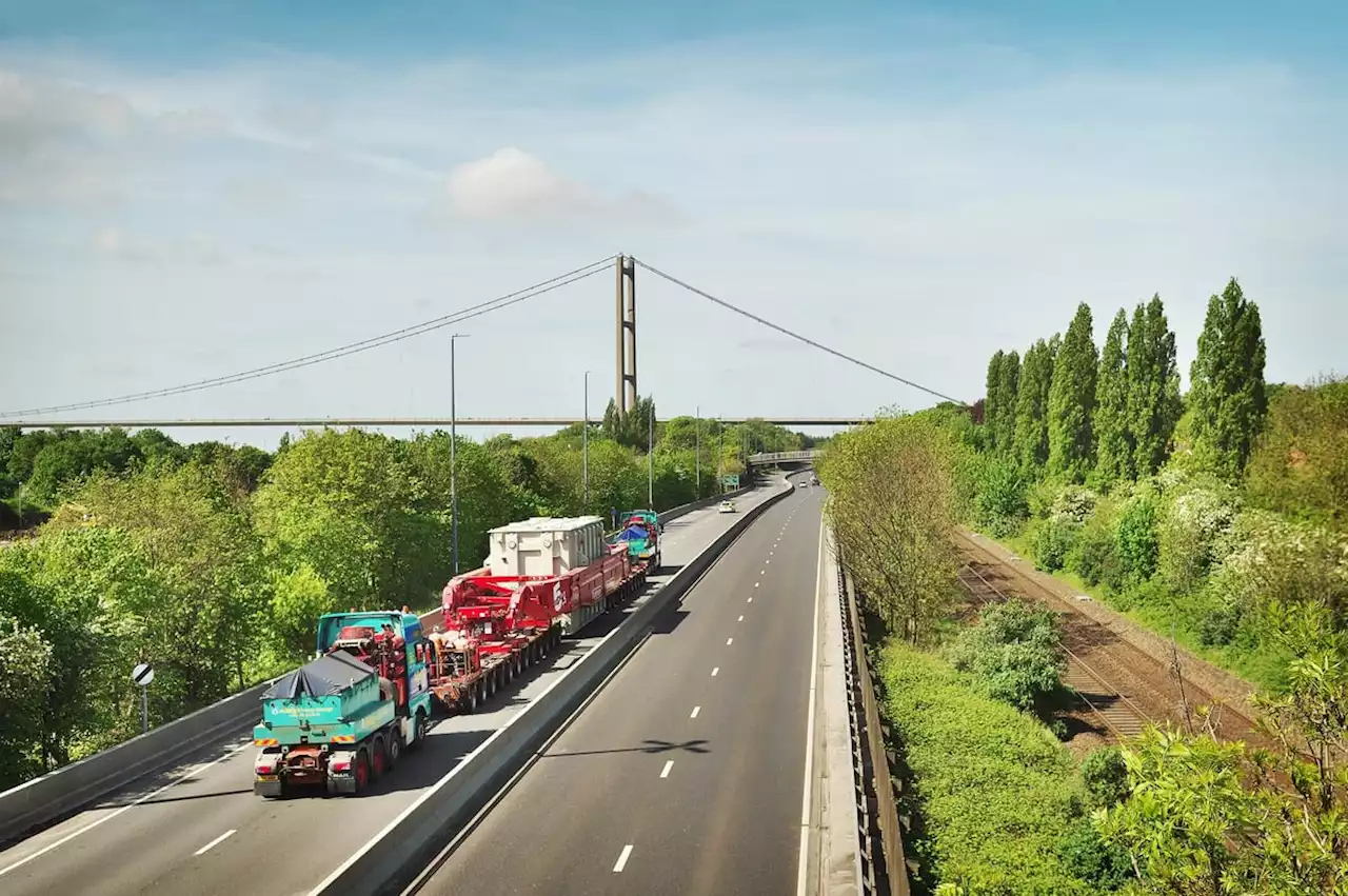 Motorists warned of delays as first of four abnormal loads set off from Hull Docks