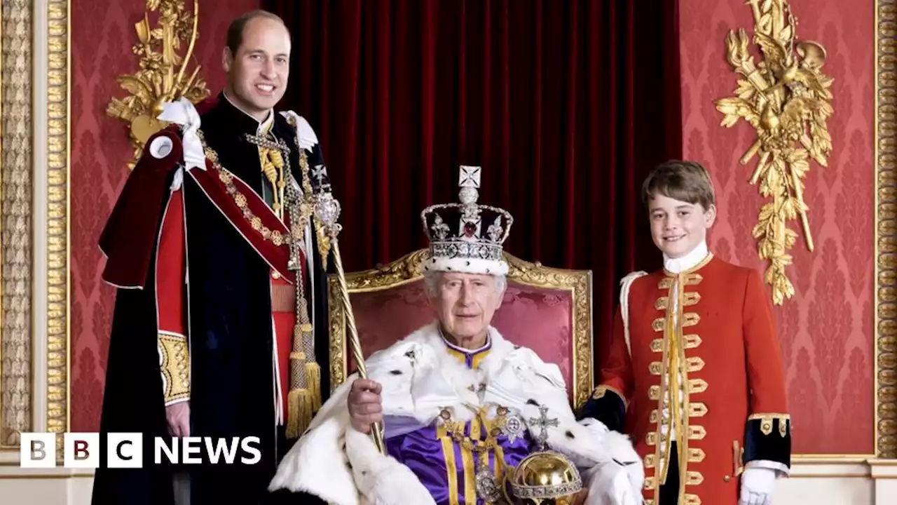 Coronation photo shows King Charles with Prince William and Prince George