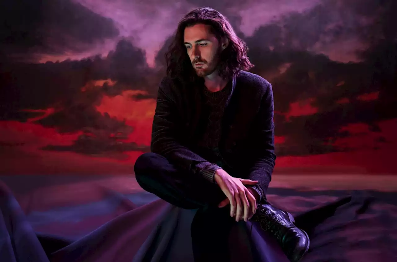 Hozier Returns to No. 1 on Adult Alternative Airplay Chart With ‘Eat Your Young’