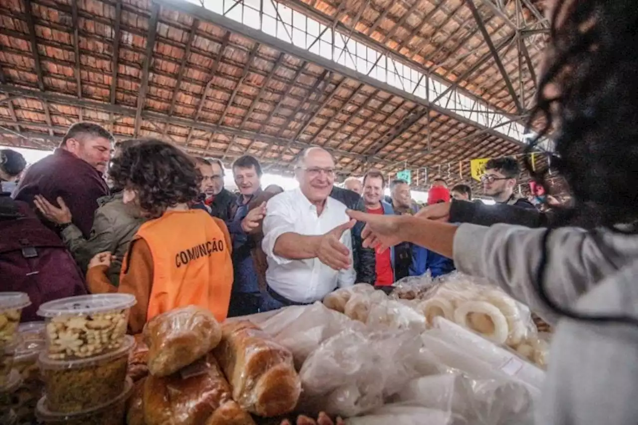 Alckmin representa Lula em feira do MST e defende a Reforma Agrária