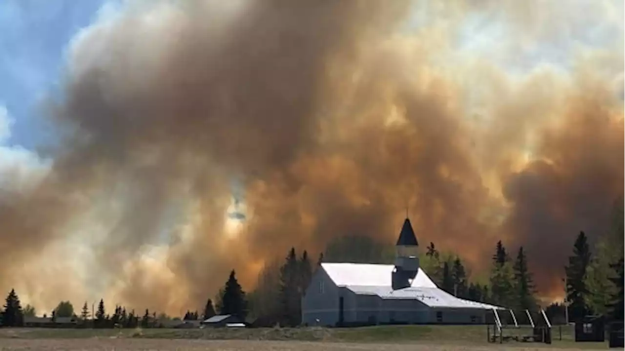 Albertans advised to watch for symptoms of smoke inhalation, as wildfires worsen air quality | CBC News