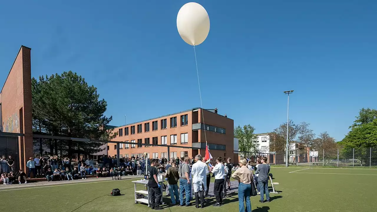 Schüler schicken Ballon in die Stratosphäre