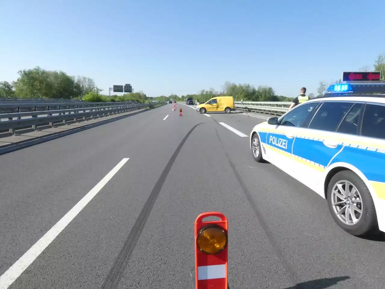 Verkehrsunfall durch Falschfahrerin auf der A 293, 2 Fahrzeuge beschädigte, ohne Verletzte --- (Cityreport24-Nachrichtenblog)