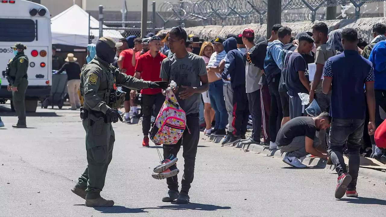 Estos son los desafíos migratorios que enfrentan quienes piden asilo en EE.UU., según un sacerdote de El Paso | Video | CNN