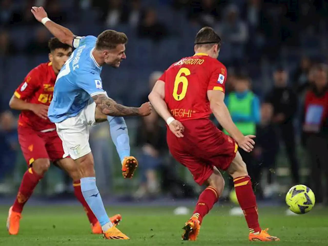 Milinkovic-Savic salva la Lazio: 2-2 col Lecce, corsa Champions aperta