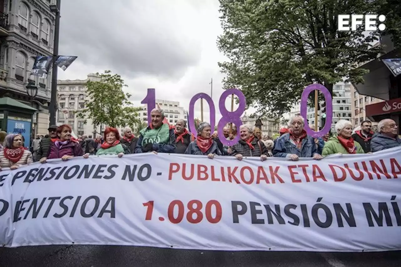 Miles de pensionistas se manifiestan por la pensión de 1.080 euros