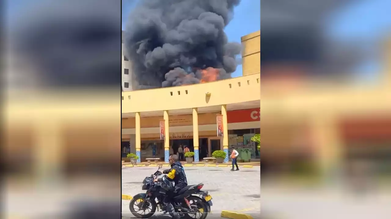 Emergencia en un centro comercial de Cartagena por voraz incendio