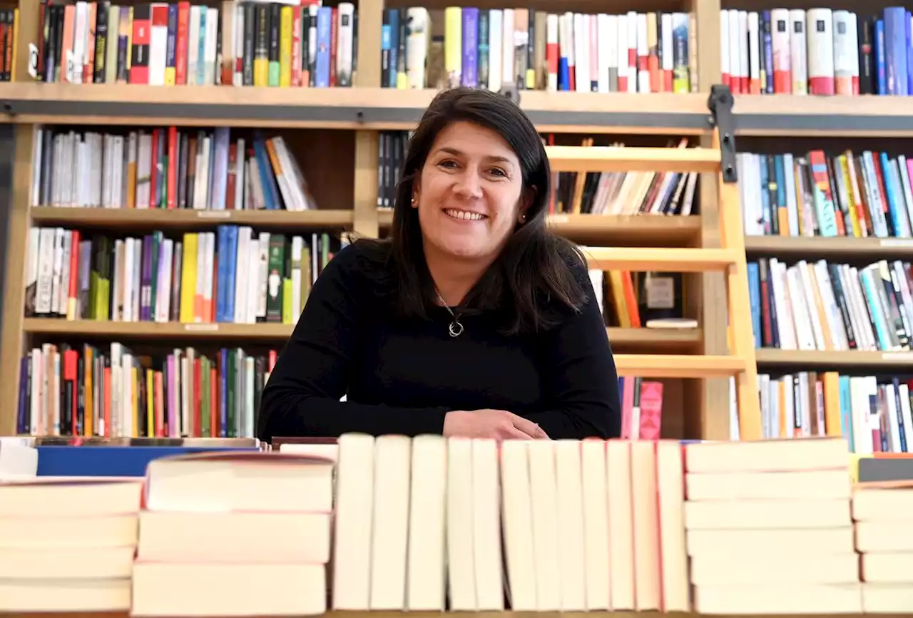 Lucía Alonso, regente de la librería más antigua de España: “Amazon te vende libros como te vende chorizos o limpiadores de piscinas”