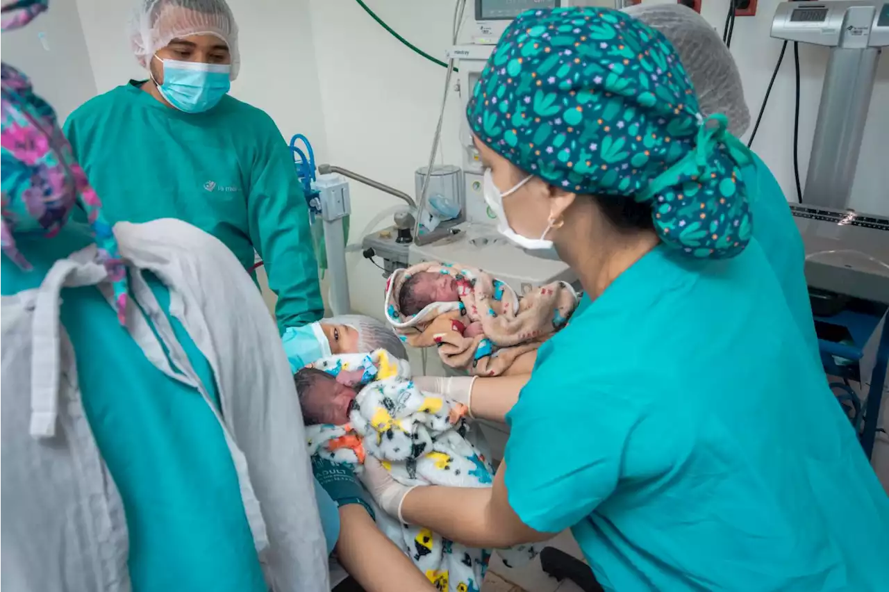 En video: nacieron trillizos en Barranquilla y así reaccionaron los nuevos padres