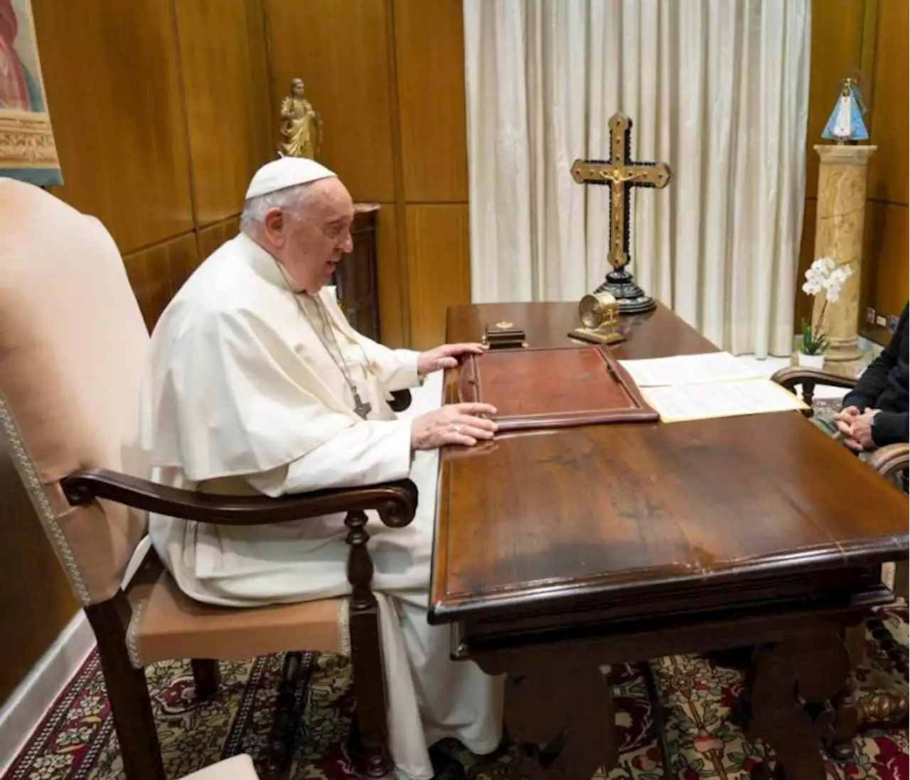 Así fue el encuentro entre el papa Francisco y Zelenski