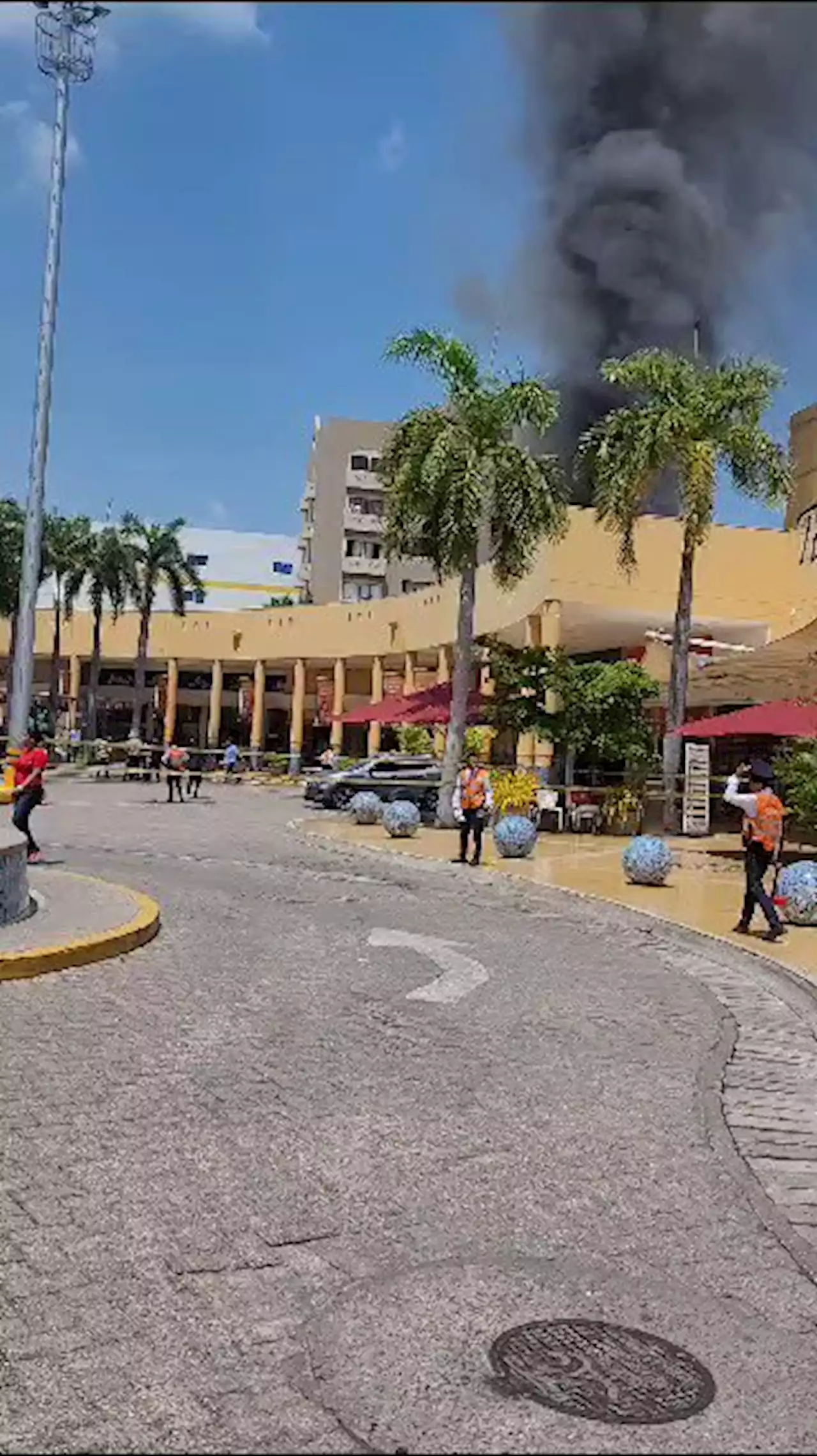 Video: Emergencia en La Castellana por incendio en local comercial