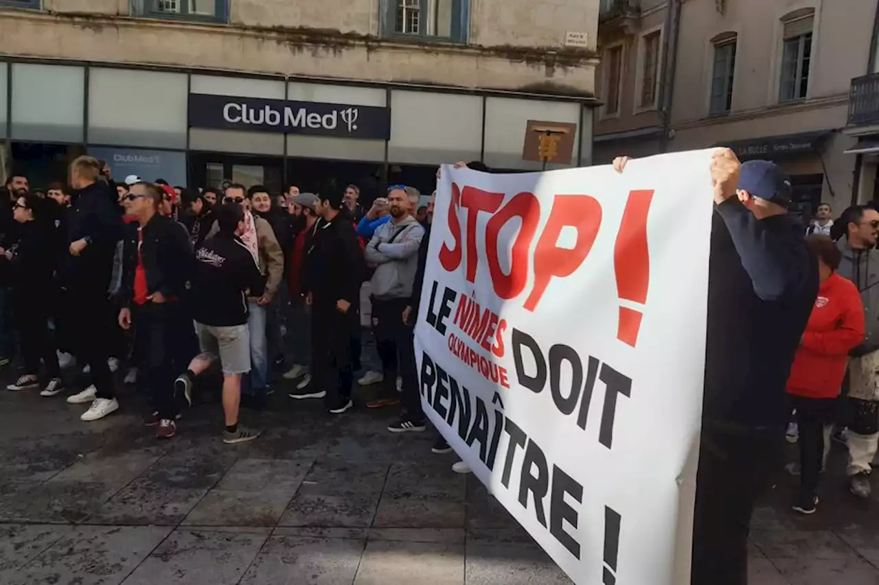 Manifestation ce matin des supporters du Nîmes Olympique, contre le rachat du stade des Costières