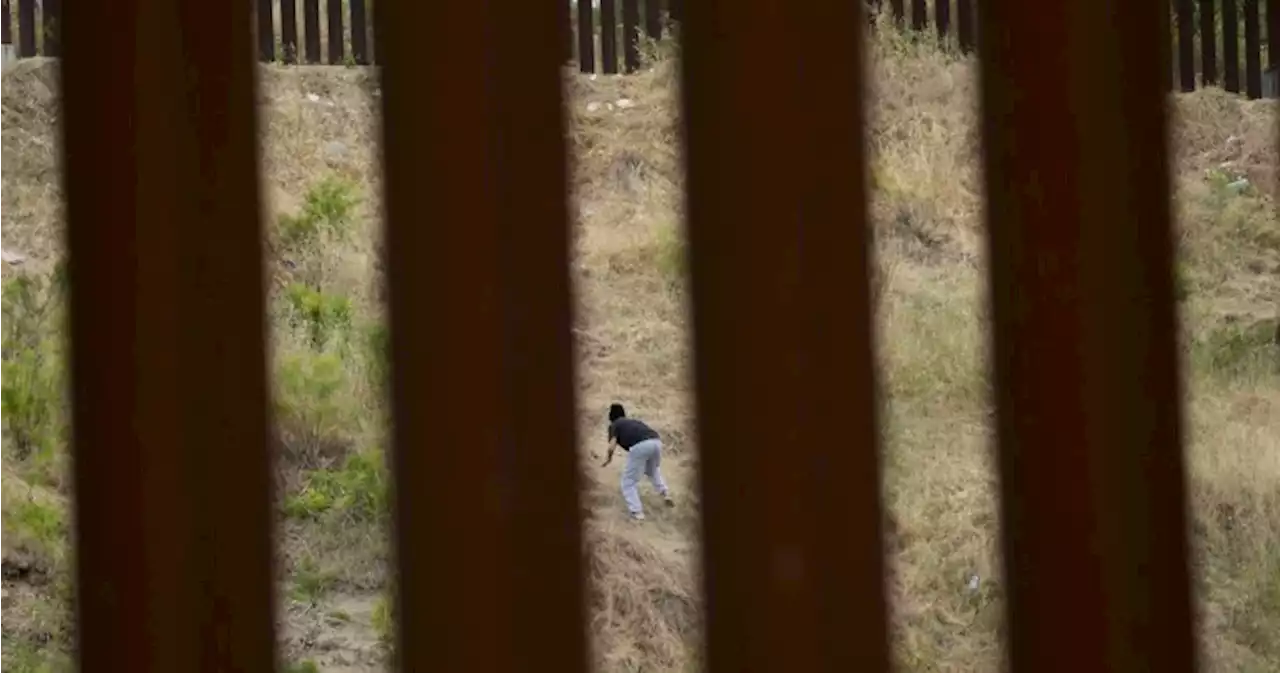 U.S. border appears calm after Title 42 ends, but anxiety remains for migrants - National | Globalnews.ca