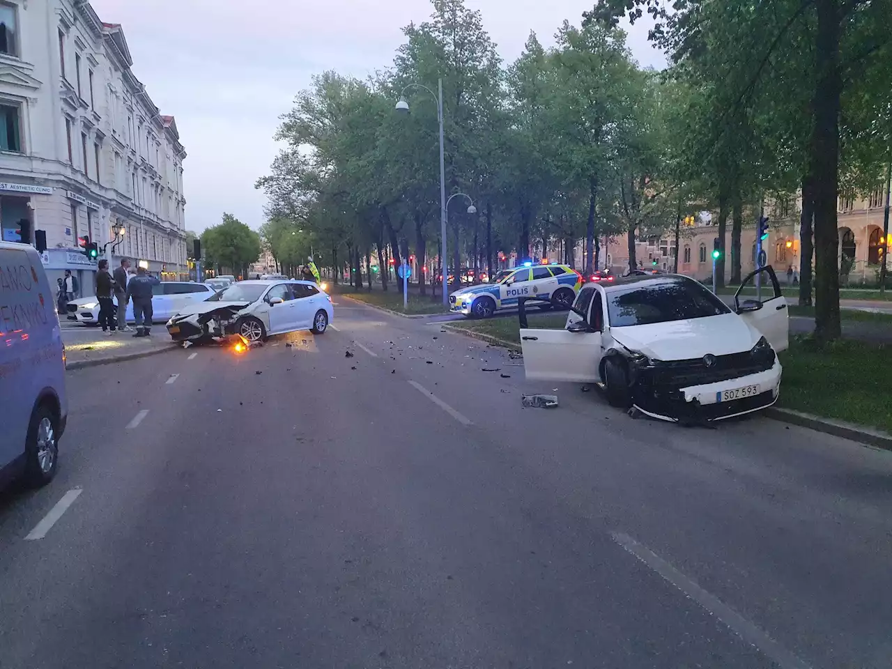 Bilar i krock vid Järntorget