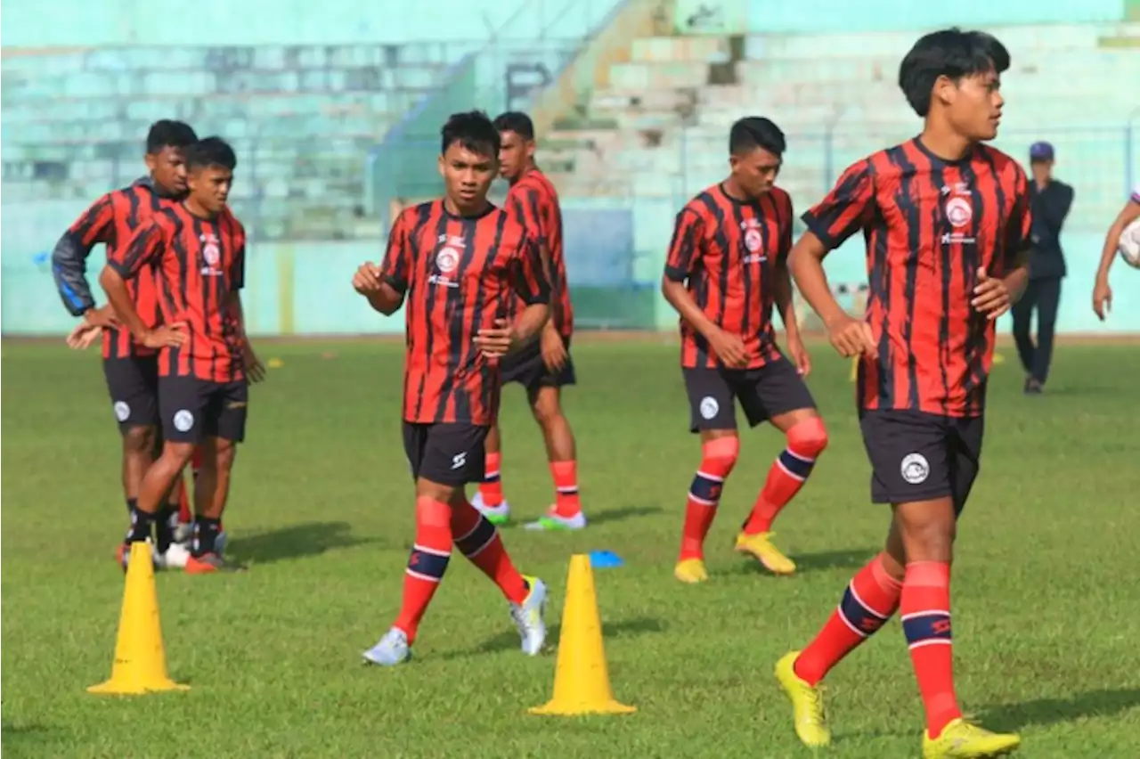 Manajemen Arema FC Siapkan Lima Warna untuk Jersey Latihan