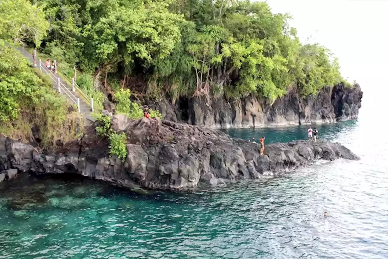 Sensasi Melompat dari Tebing & Mandi Sauna di Tepi Laut dari Pantai Timbako Sulawesi Utara - Jawa Pos