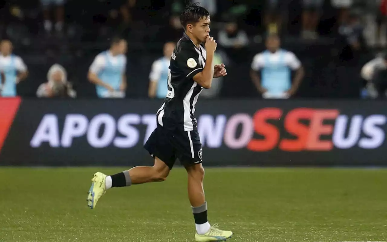 Matías Segovia fratura a mão e desfalca o Botafogo contra o Goiás; jogador passará por cirurgia | Botafogo | O Dia