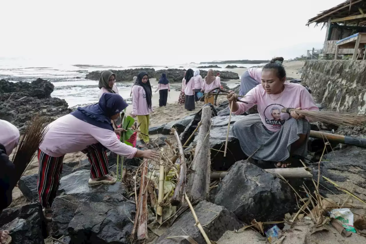 Cara Srikandi Ganjar dan Masyarakat Jaga Kebersihan Pantai Banten