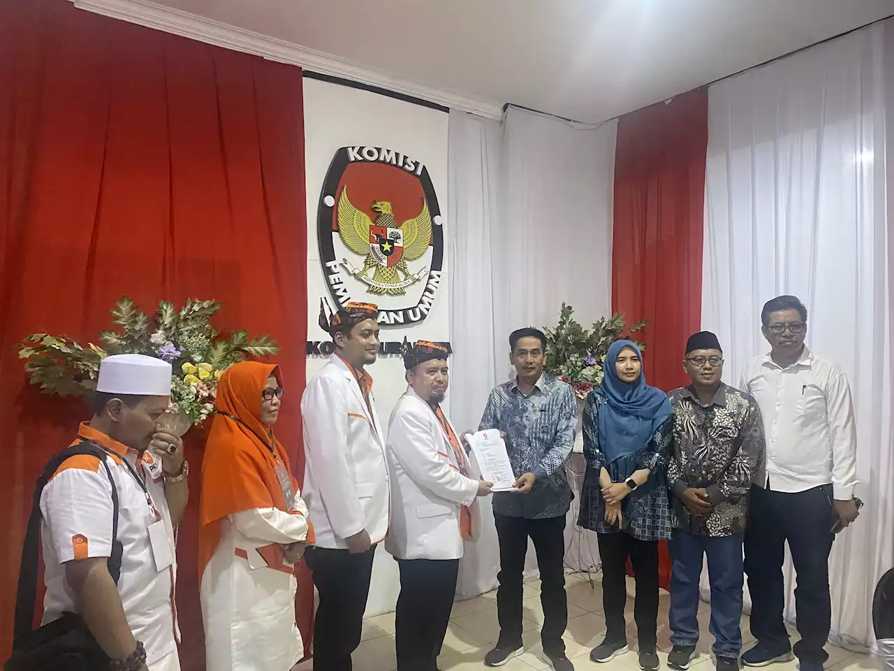 PKS Daftarkan Bacaleg ke KPU Surabaya, Targetkan 10 Kursi