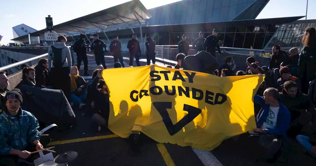 «Climat ou avions, il faut choisir» : à Lille, une manifestation contre l’agrandissement de l’aéroport