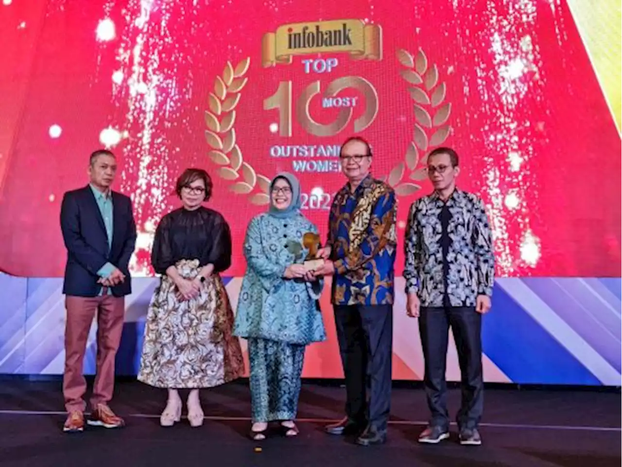 Direksi bank bjb Raih Predikat Top 100 Outstanding Women Recognition 2023