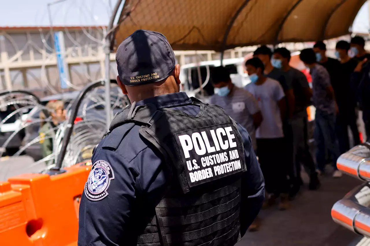 Mexico abruptly stops issuing travel permits — adding to migration chaos