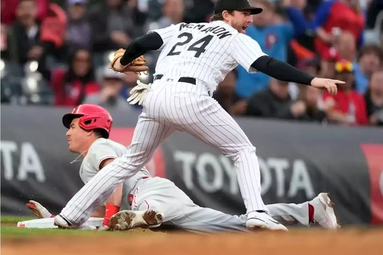 J.T. Realmuto leaves game against Rockies with a sprained right pinky