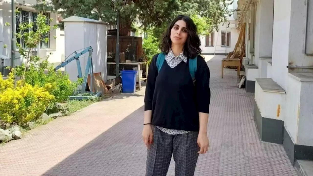 دانشگاه الزهرا سپیده رشنو را تعلیق کرد؛ «بعد از دو ترم تعلیقی، با پوشش اختیاری به دانشگاه می‌روم»