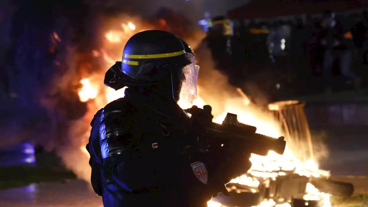 France: des syndicats de police reçus à l'Élysée pour réclamer une loi anti-casseurs