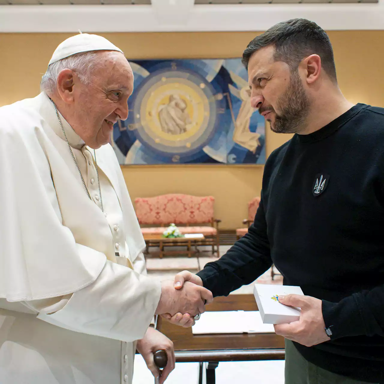 Zelensky à Rome : le pape François appelle à 'des gestes d'humanité' envers l'Ukraine