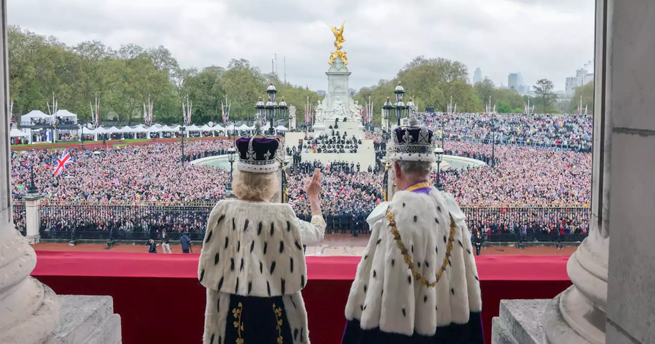 De los Reyes Magos a Freddie Mercury: la polémica capa de armiño de Carlos III es mucho más que un símbolo de poder | Actualidad, Moda | S Moda EL PAÍS