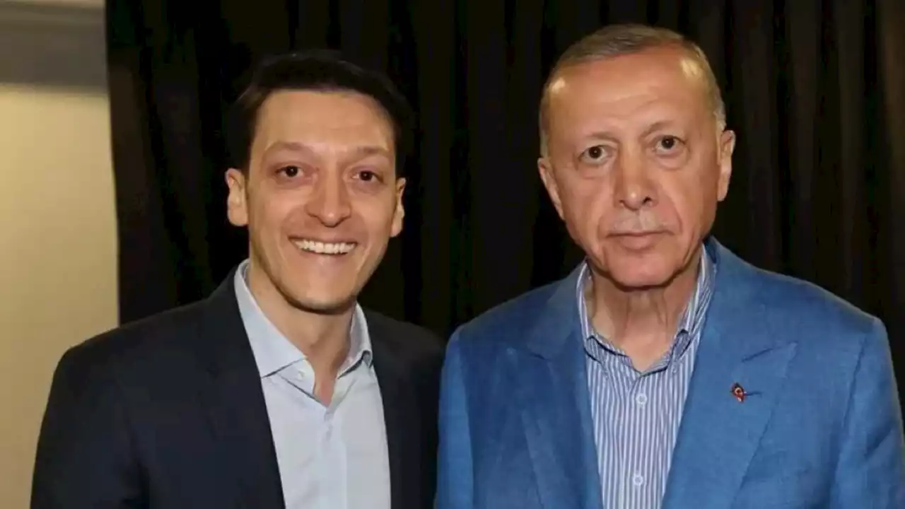 Fußball: Mesut Özil postet wieder Foto mit Erdogan