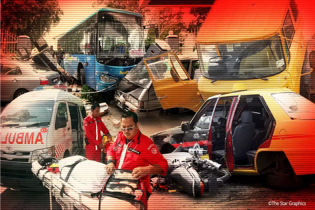 Two students die in car-lorry head-on crash in Jempol