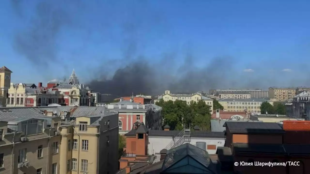 В центре Москвы произошел пожар недалеко от гостиницы 'Интерконтиненталь'