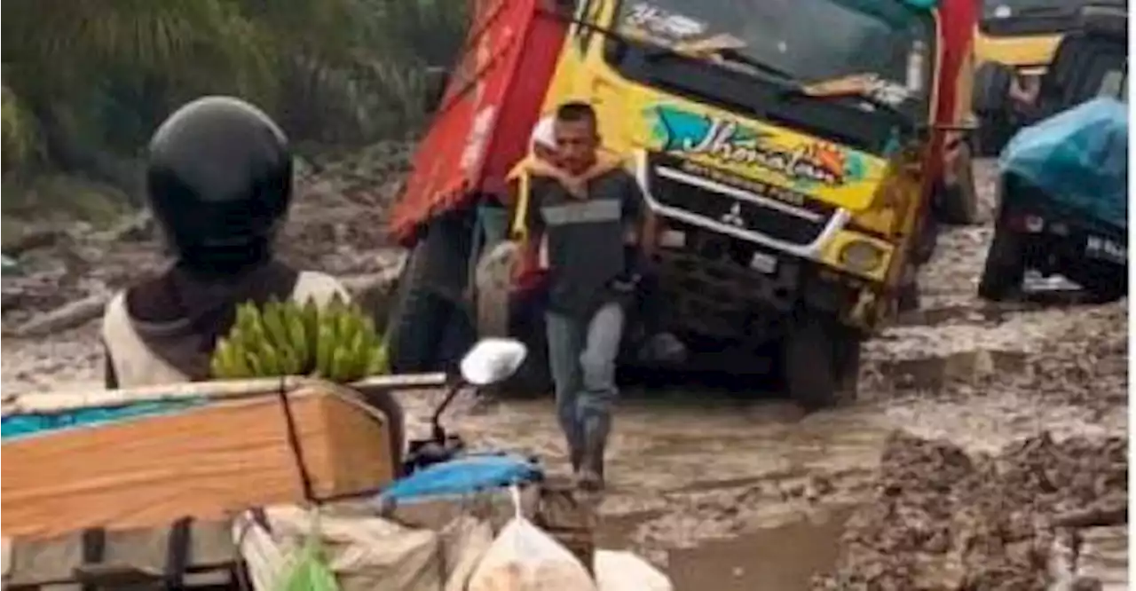 Dedicated father goes viral for carrying daughter across rocky terrain to reach school