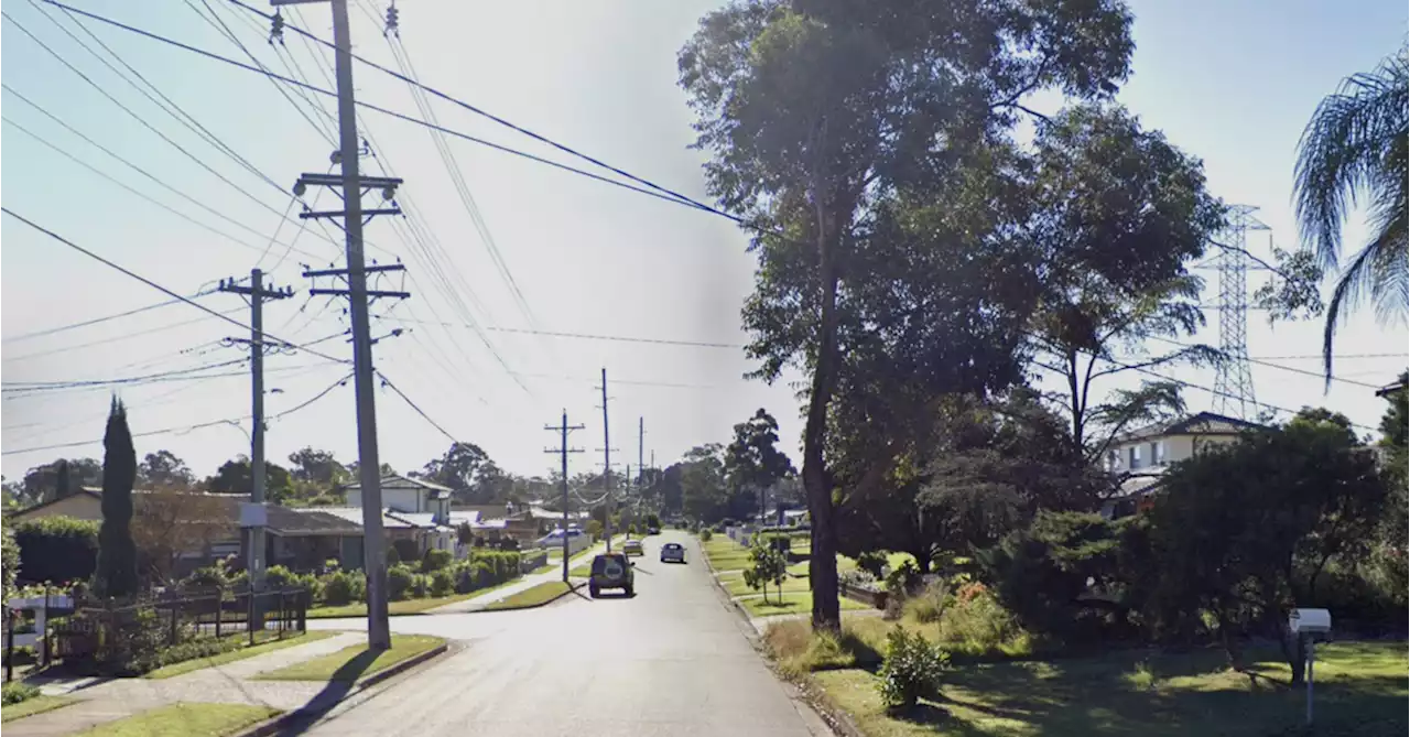 Couple arrested after two-hour stand-off with police in Whalan in Sydney's west