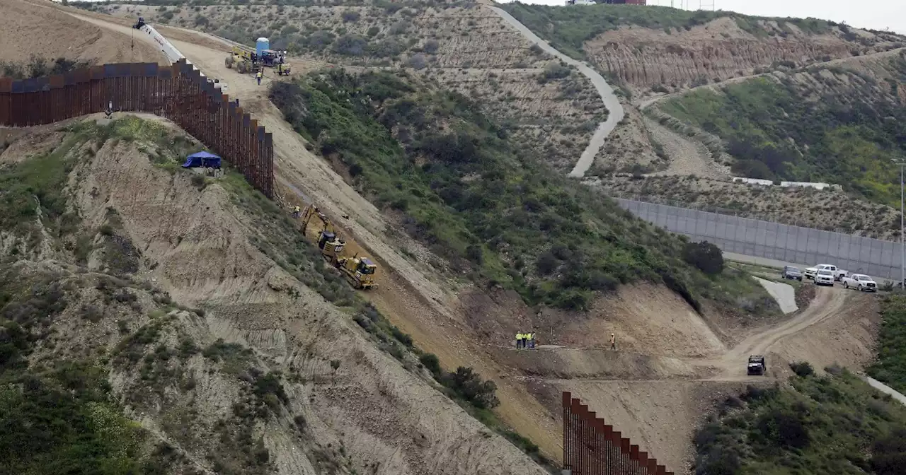 US-Mexico border sees orderly crossings as new migration rules take effect