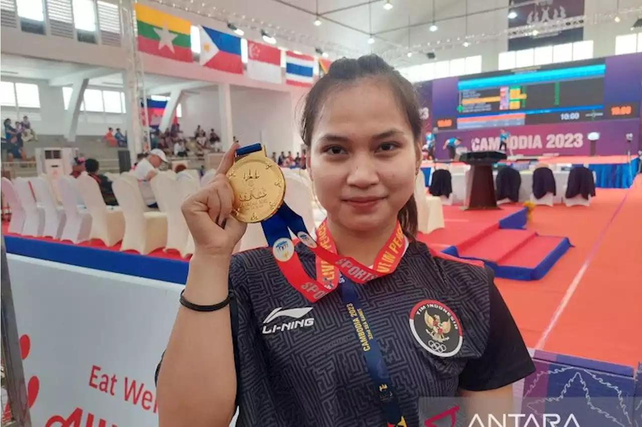 Lifter Juliana Klarisa buat kejutan raih emas di kelas 55kg putri