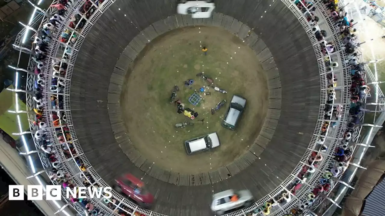 The daring riders of India's 'well of death'