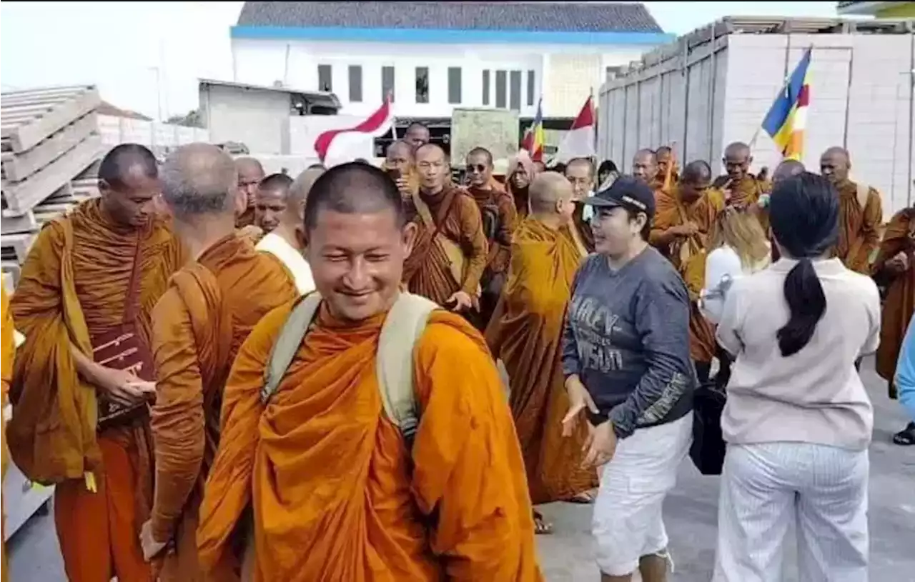 Jalan Kaki dari Thailand, Rombongan Biksu Sudah Sampai Subang