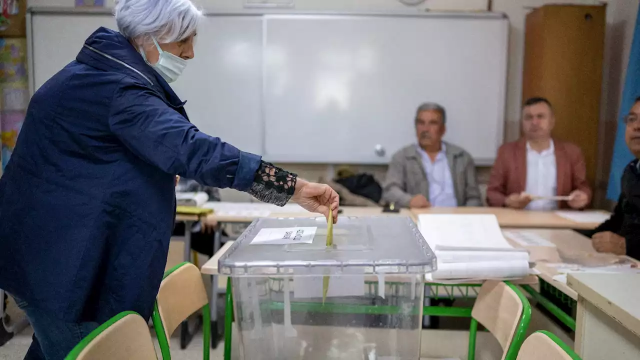 Un siècle après la fondation de sa République, la Turquie, divisée, choisit son président