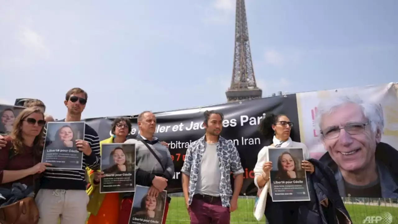 Dozens demand release of French detainees in Iran