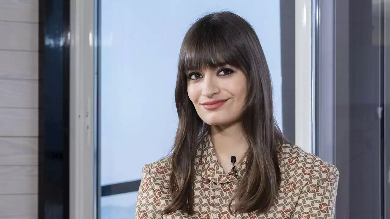 Clara Luciani bientôt maman : adorable cliché de son ventre rond pour annoncer sa première grossesse