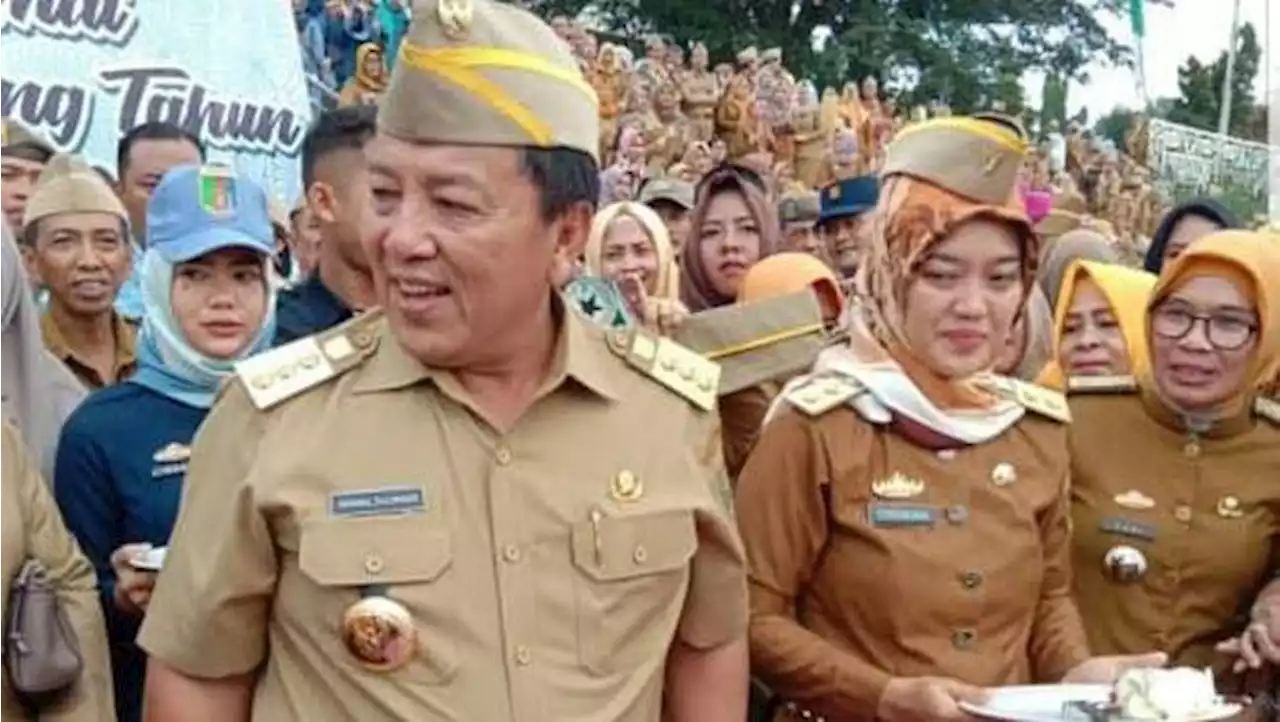 Viral! Ini Tingkah Gubernur Lampung Saat Kunjungan Jokowi