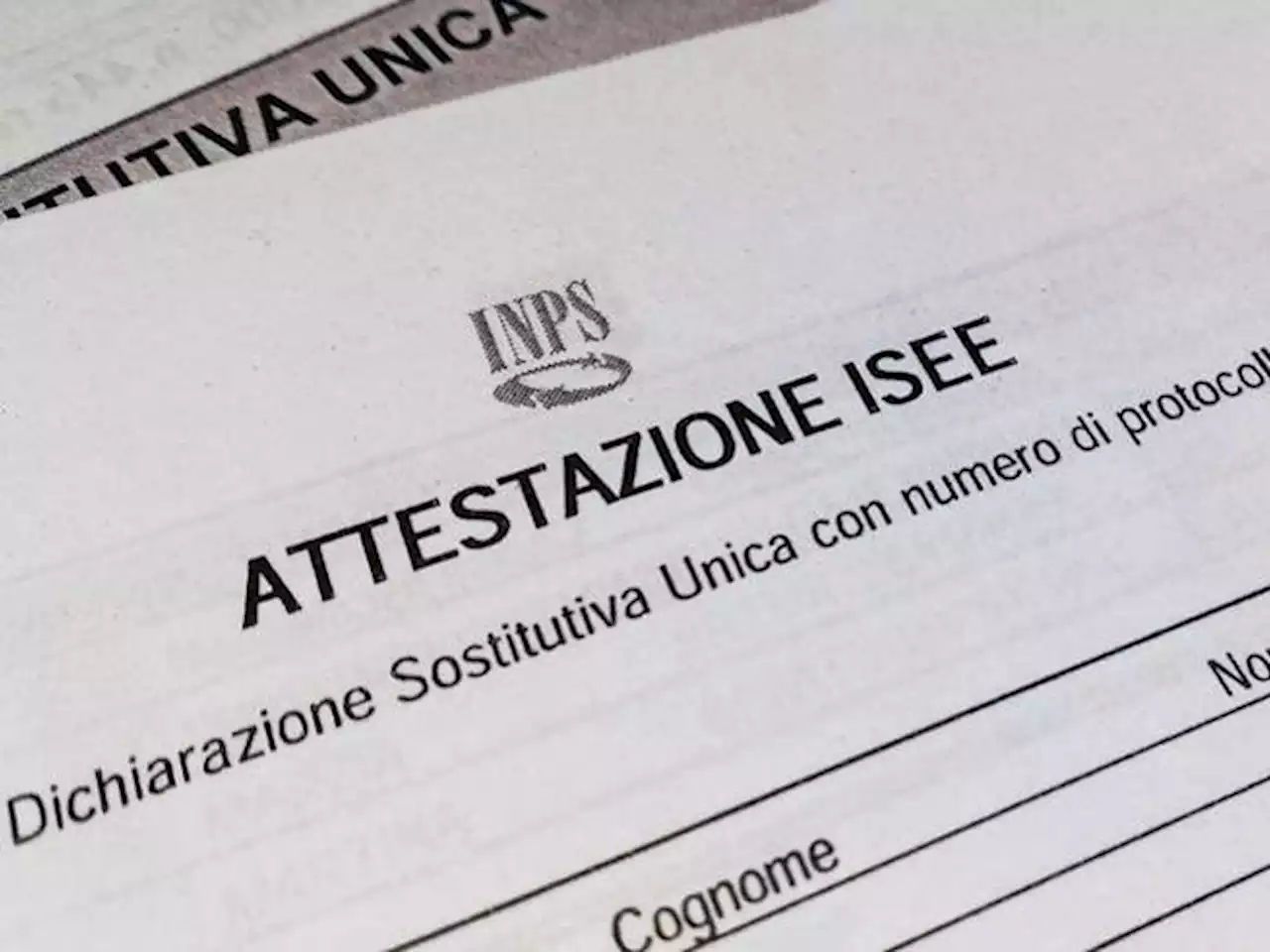 Isee 2023 più alto, a rischio aiuti e bonus per le famiglie: per chi scatta la «trappola»