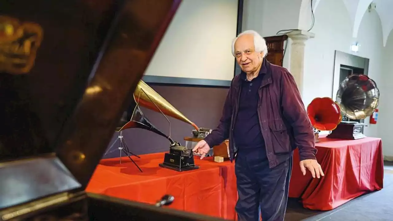 Milano, il musicomane Pituello dona la sua collezione di dischi e grammofoni al Museo della Scienza. «Alla Scala salutavo la Callas con tre baci»