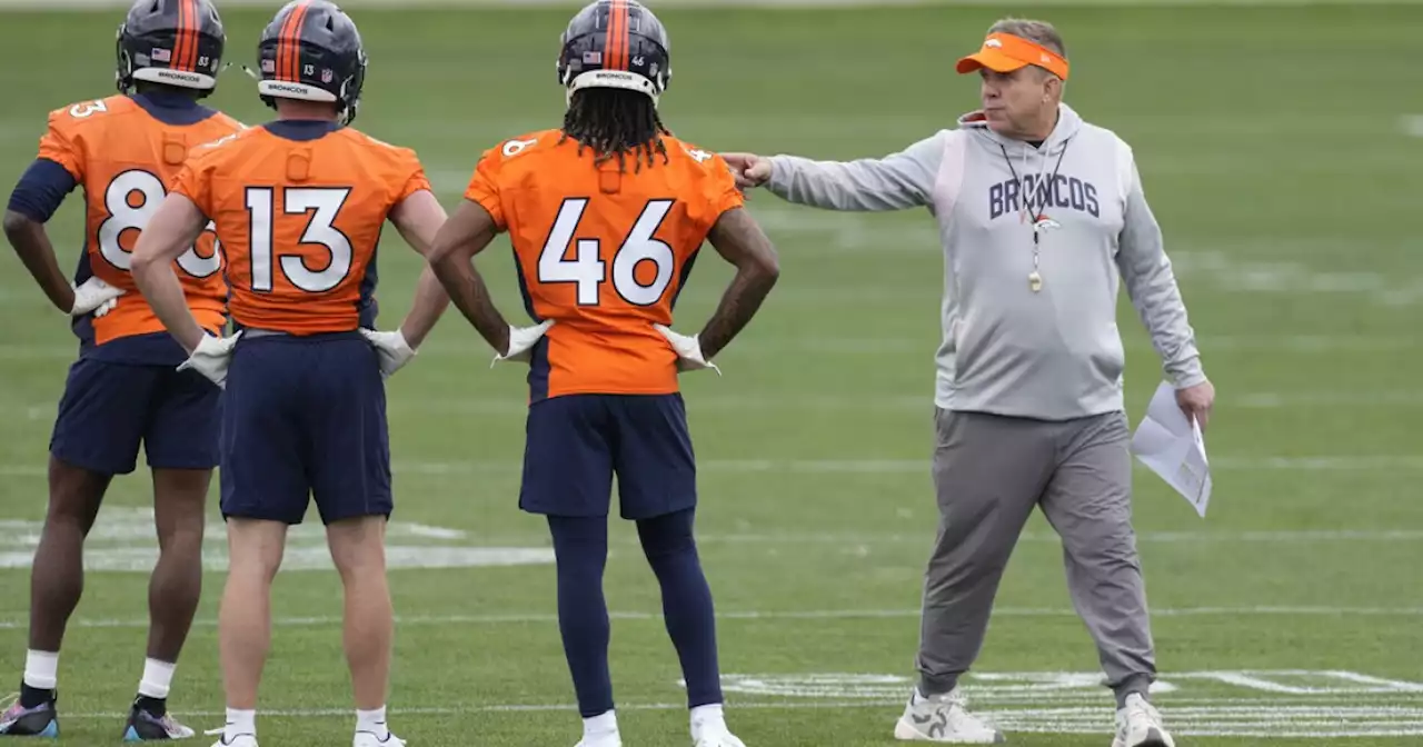 Broncos' coach Payton settles in as rookies go through paces